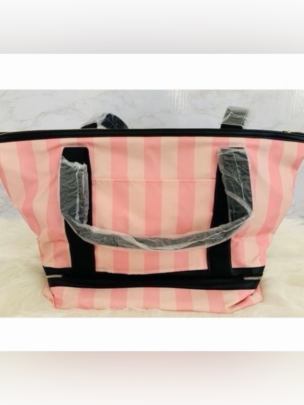 SOLD OUT ONLINE! NWT VICTORIA'S SECRET Weekender Bag - Picture 9 of 9